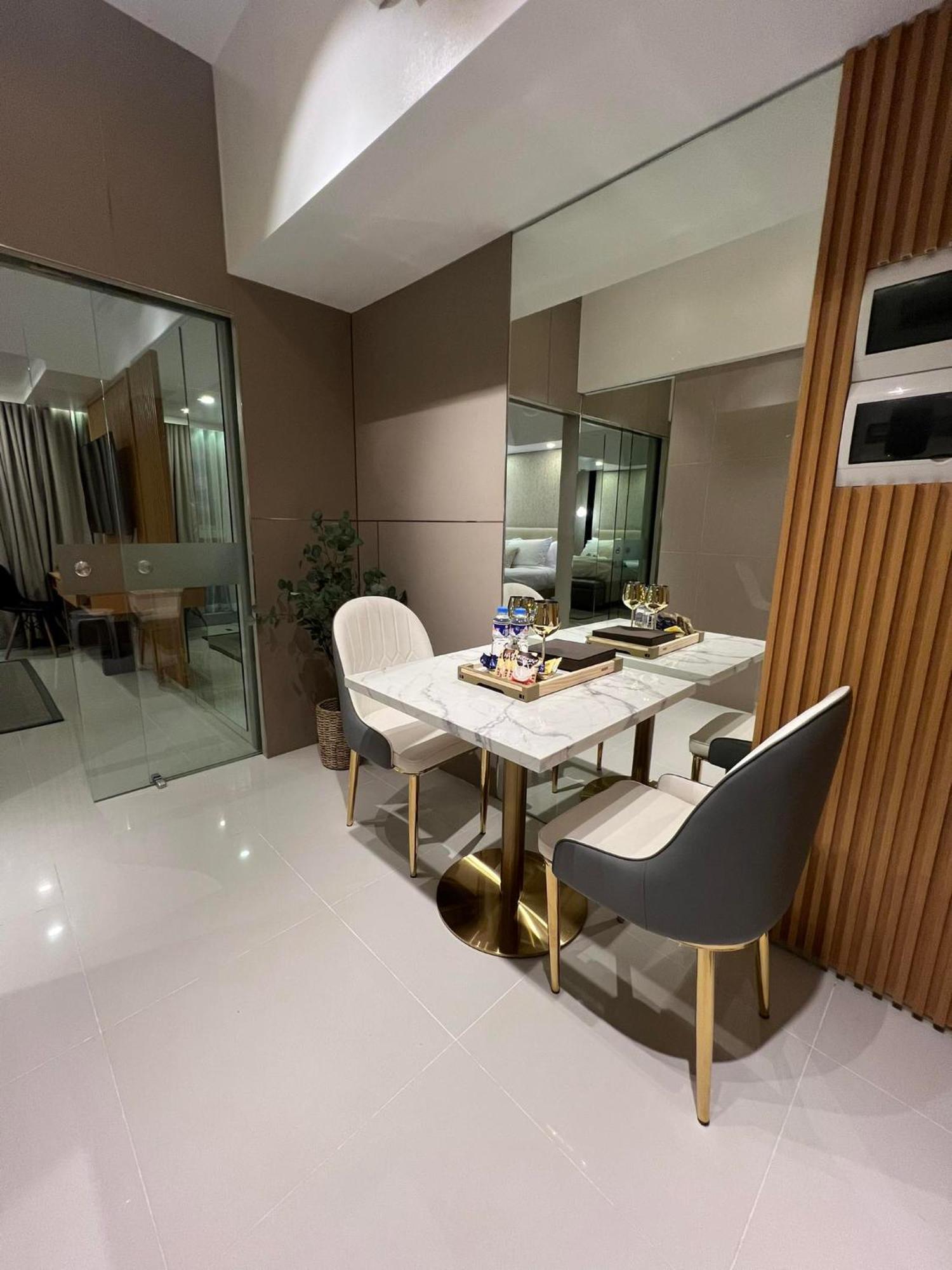 Hotel Vibe Condo At Uptown Parksuites Bgc Тагіг Екстер'єр фото